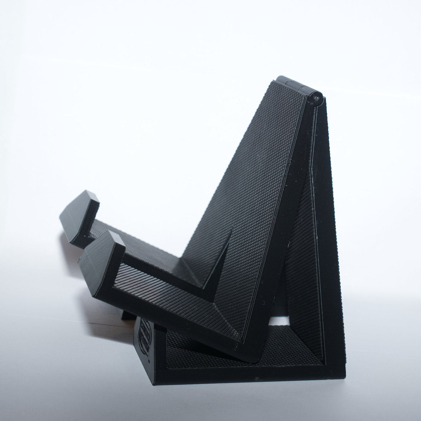 Cardio Mount black — side view