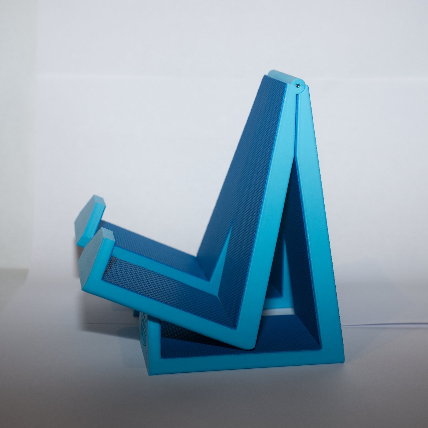 Cardio Mount blue — side view